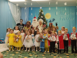 Новогодний утренник прошёл в старшей группе Новогодний утренник прошёл в старшей группе.